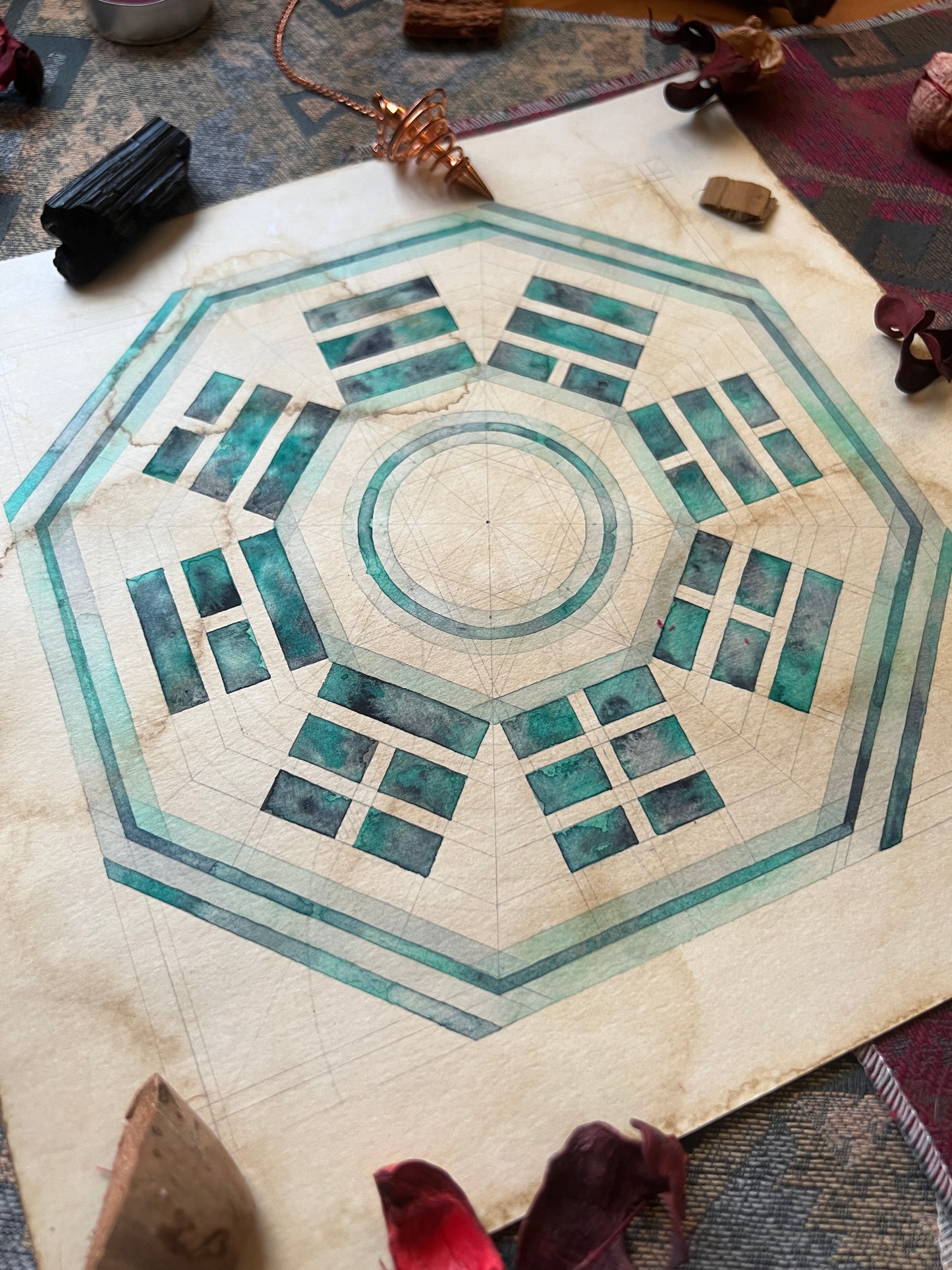 Bagua símbolo milenario chino , con trigramas del Iching para usar en Geomancia para armonizar la energía del hogar.