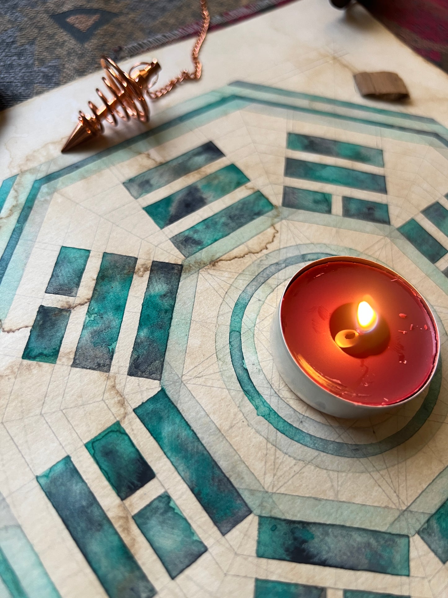 Bagua símbolo milenario chino , con trigramas del Iching para usar en Geomancia para armonizar la energía del hogar.